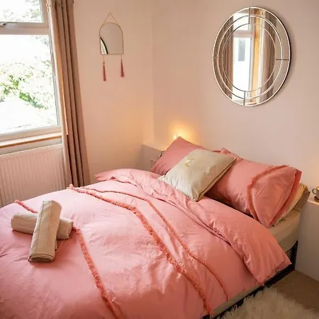 The Artist's Nook, Charming By The Beach. Holiday home Penzance