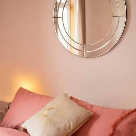 The Artist's Nook, Charming By The Beach. *